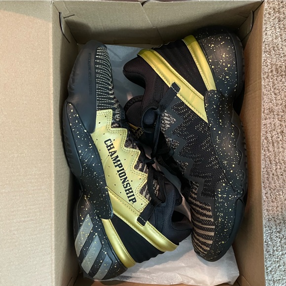 D.O.N. Issue 2 basketball 🏀 shoes by Adidas - Picture 4 of 8